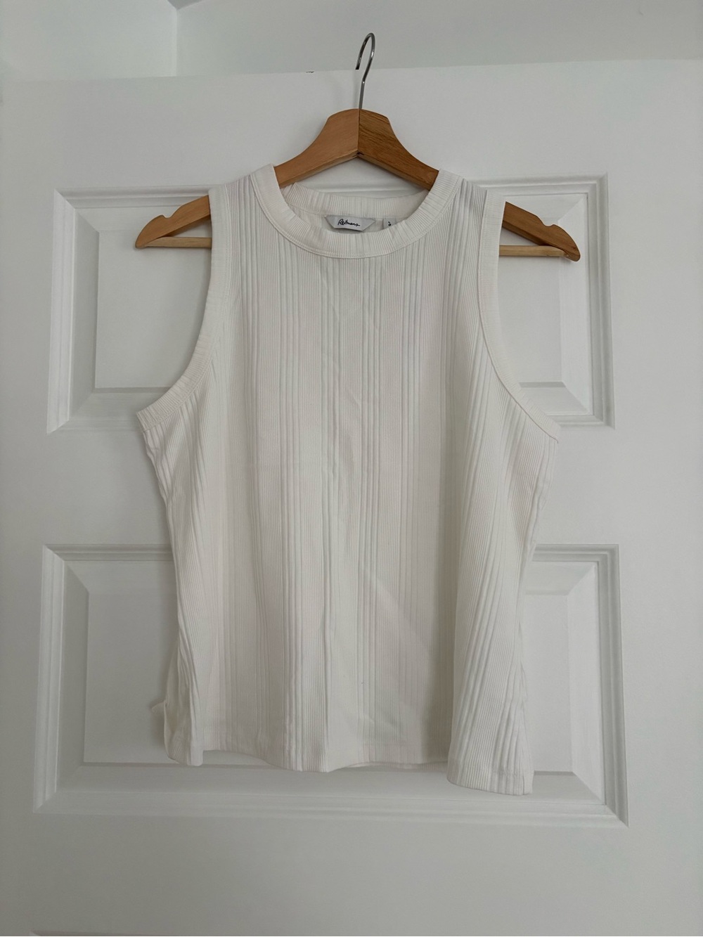 Reitmans White Ribbed Crewneck Tank